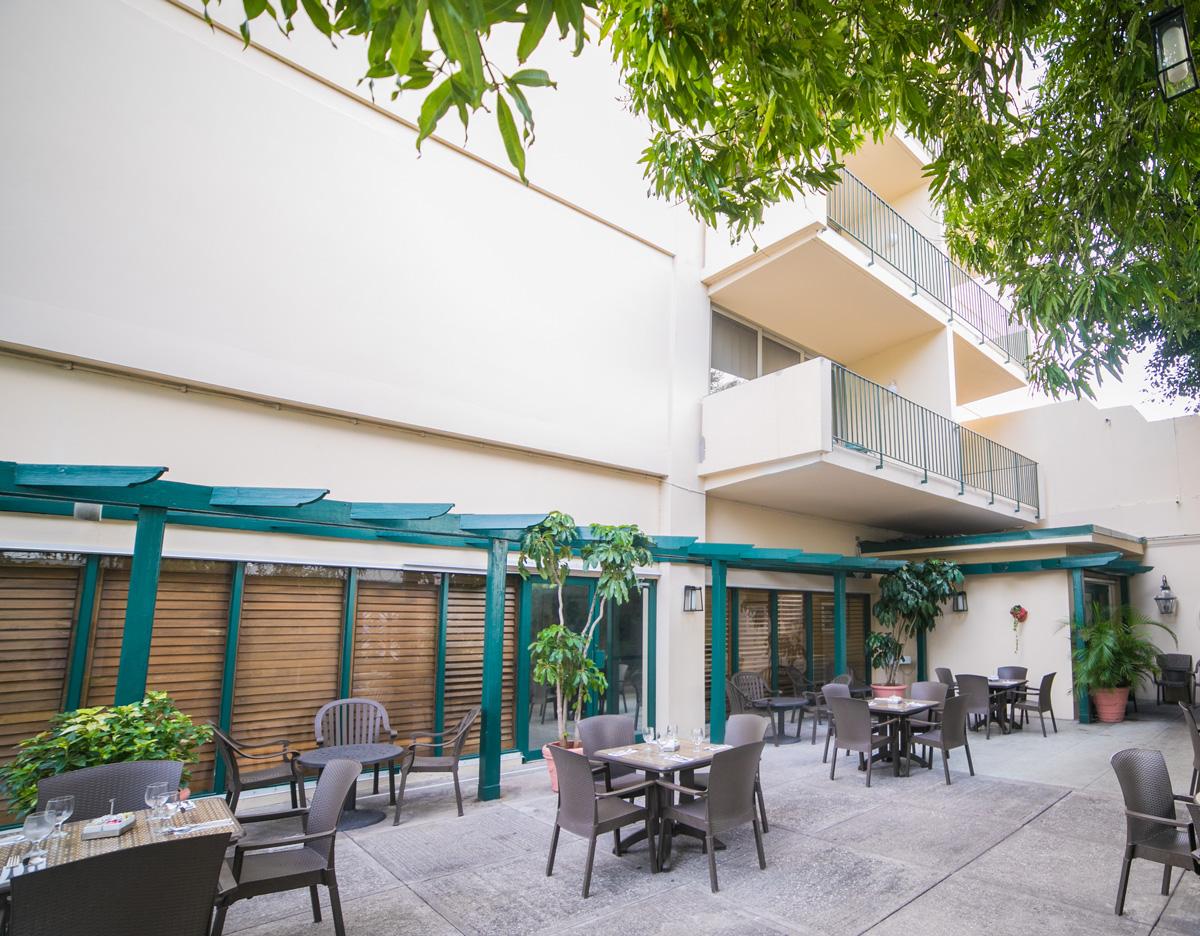 Courtleigh Hotel & Suites Kingston Exterior foto